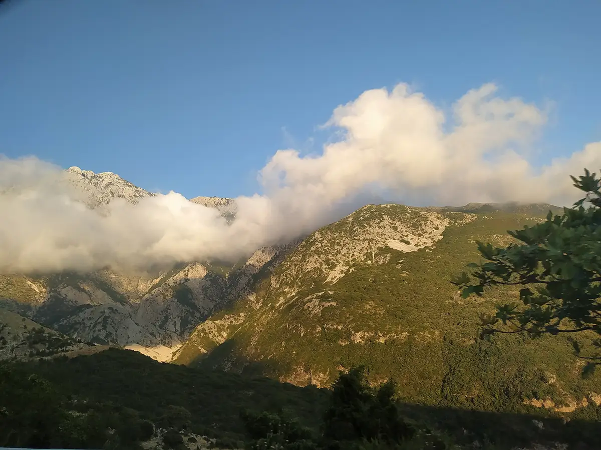 Malet e Vetëtimës mbi rrugën e Rivierës